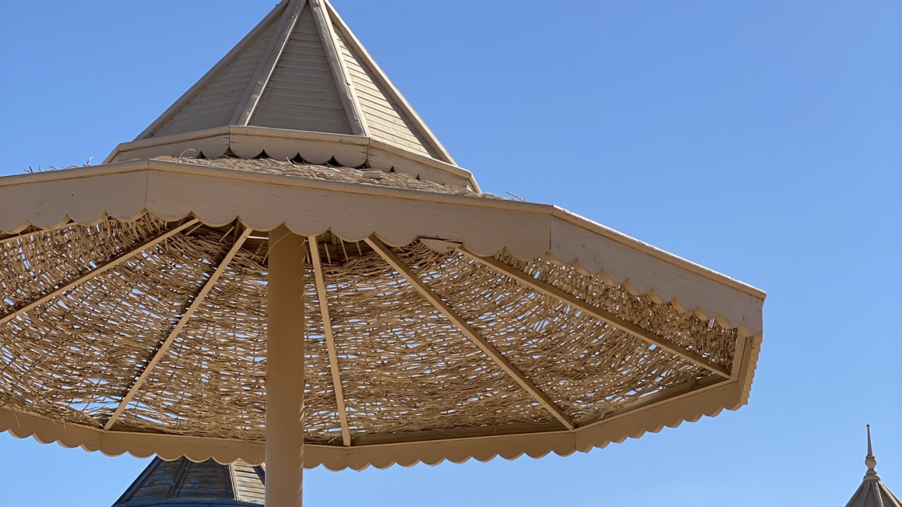 Tower, Building, Finial, Shade, Tints and Shades. Wallpaper in 1280x720 Resolution