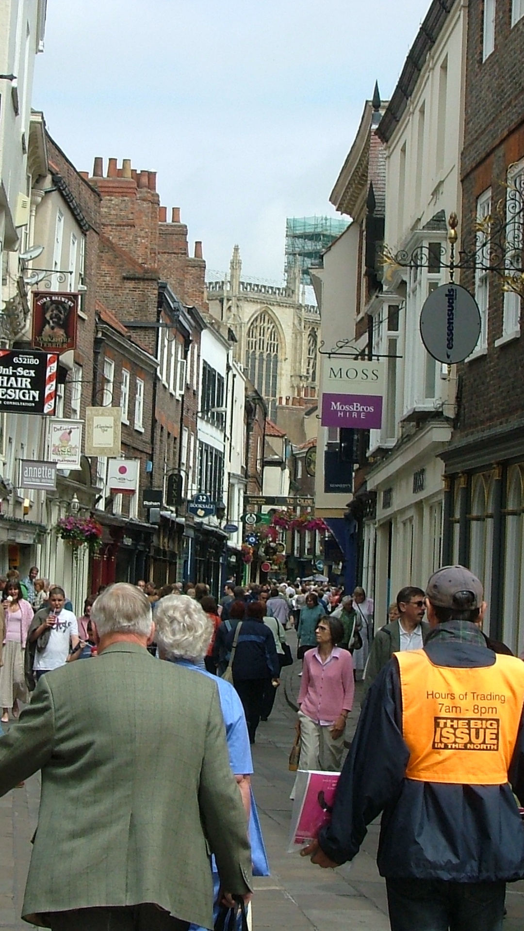 People Walking on Street During Daytime. Wallpaper in 1080x1920 Resolution