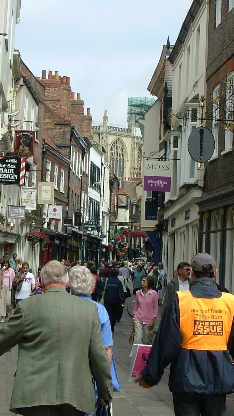 People Walking on Street During Daytime. Wallpaper in 750x1334 Resolution