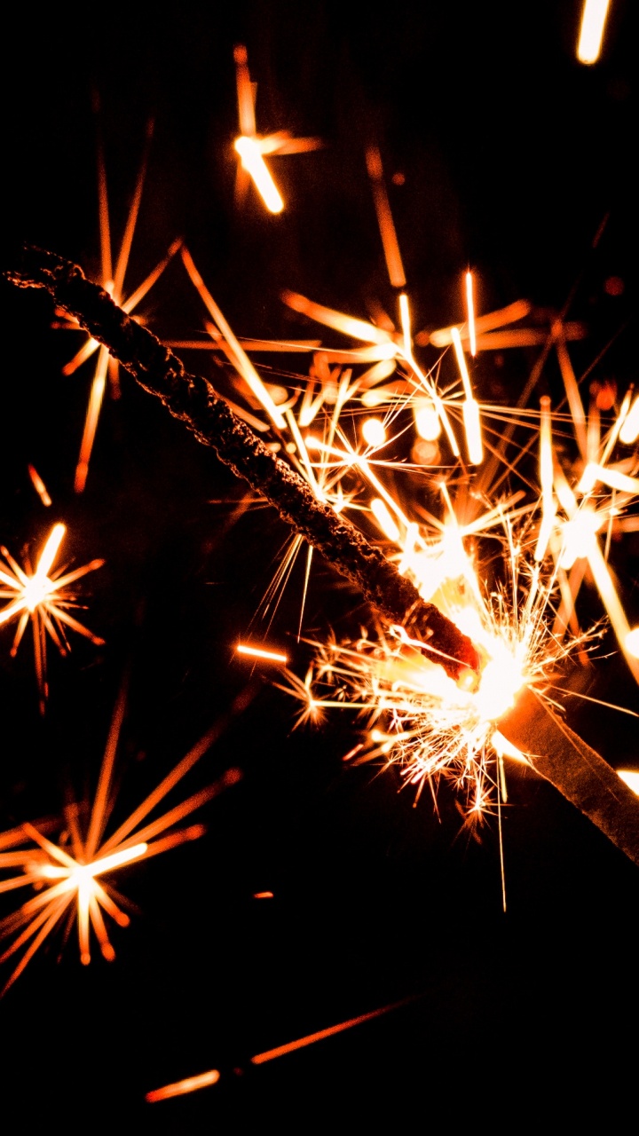 Feuerwerk, Funken, Wunderkerze, Diwali, Mitternacht. Wallpaper in 720x1280 Resolution