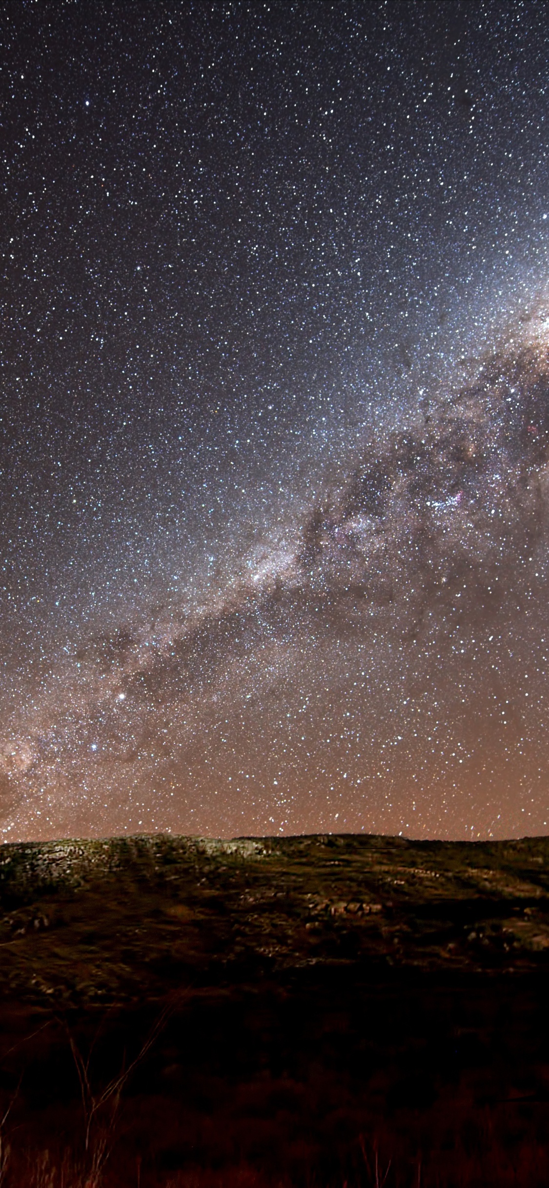 Nuit Étoilée Sur la Montagne. Wallpaper in 1125x2436 Resolution