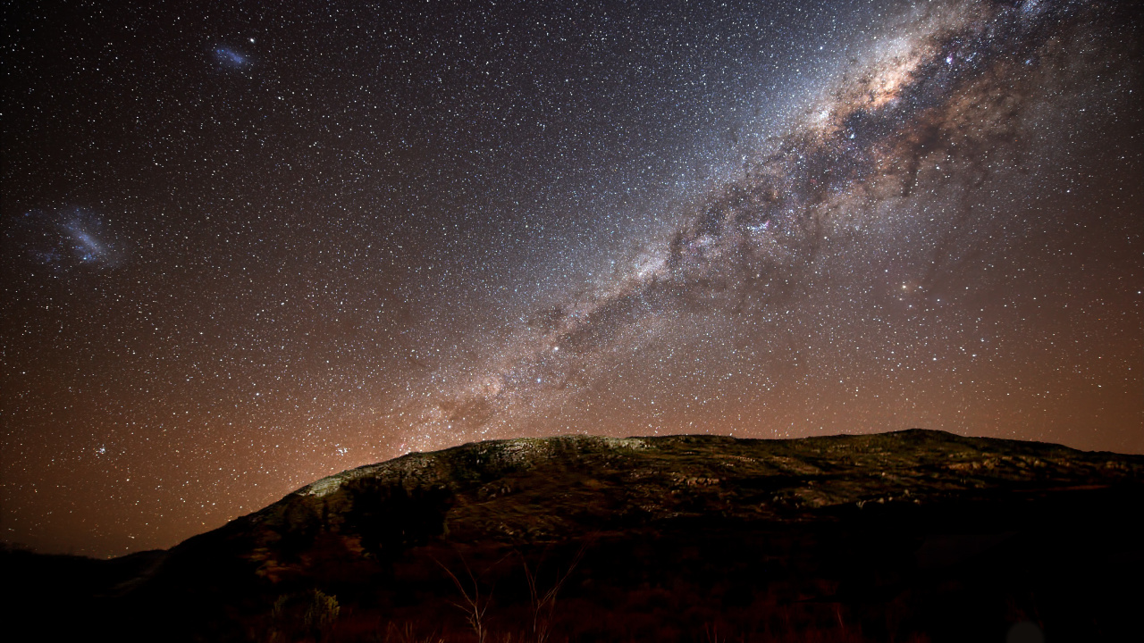 Nuit Étoilée Sur la Montagne. Wallpaper in 1280x720 Resolution