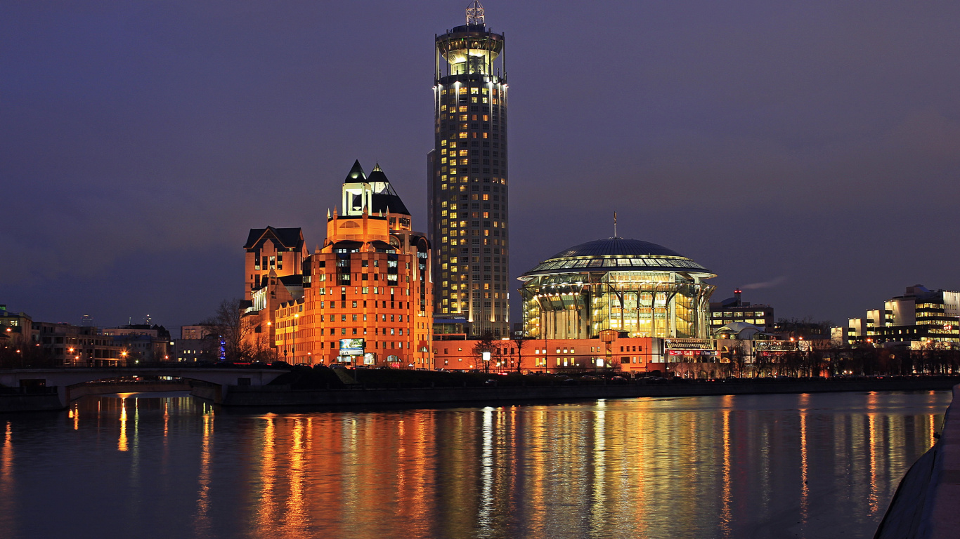 Horizon de la Ville Pendant la Nuit. Wallpaper in 1366x768 Resolution