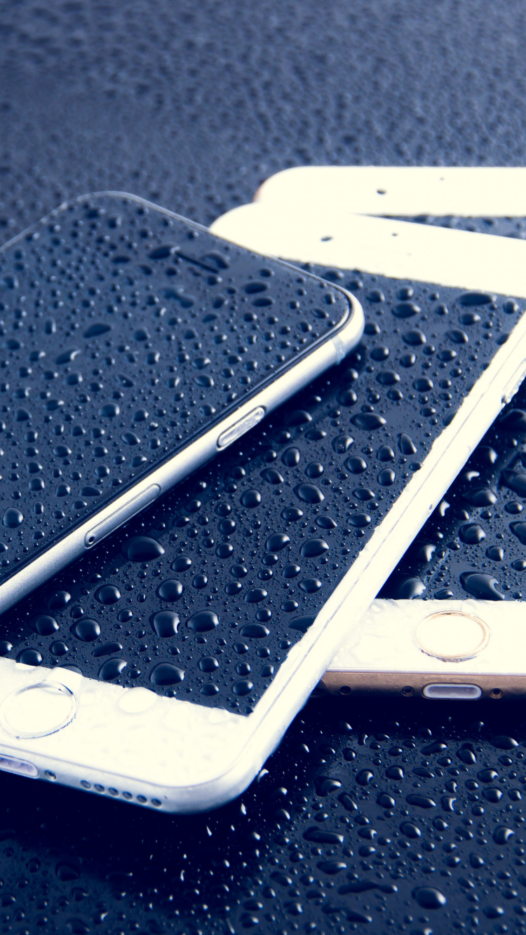 Silver Iphone 6 on Black Surface. Wallpaper in 750x1334 Resolution