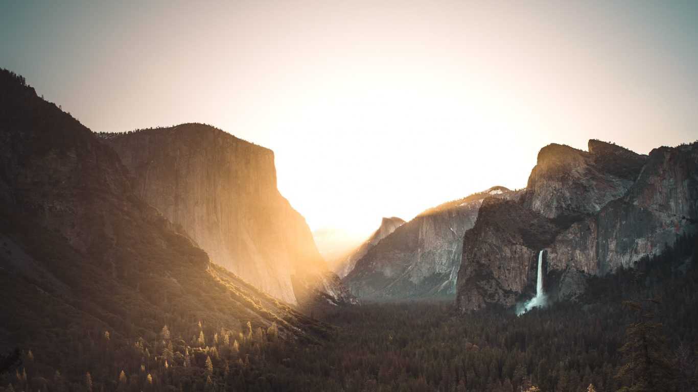 Yosemite National Park, Yosemite Falls, Banff National Park, Sequoia National Park, National Park. Wallpaper in 1366x768 Resolution