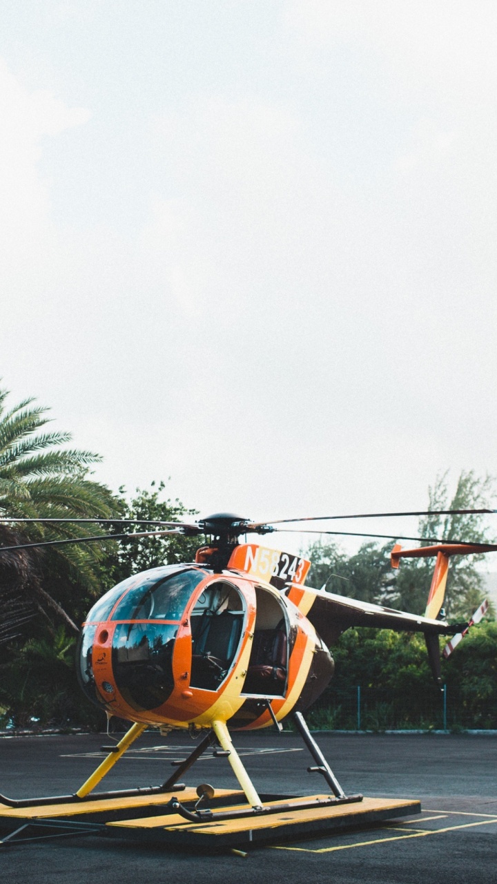 Helicóptero Naranja y Gris en el Aire Durante el Día.. Wallpaper in 720x1280 Resolution