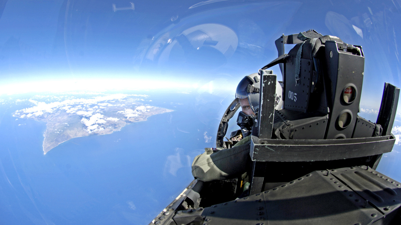 Black and Gray Space Ship on Blue Sky. Wallpaper in 1280x720 Resolution