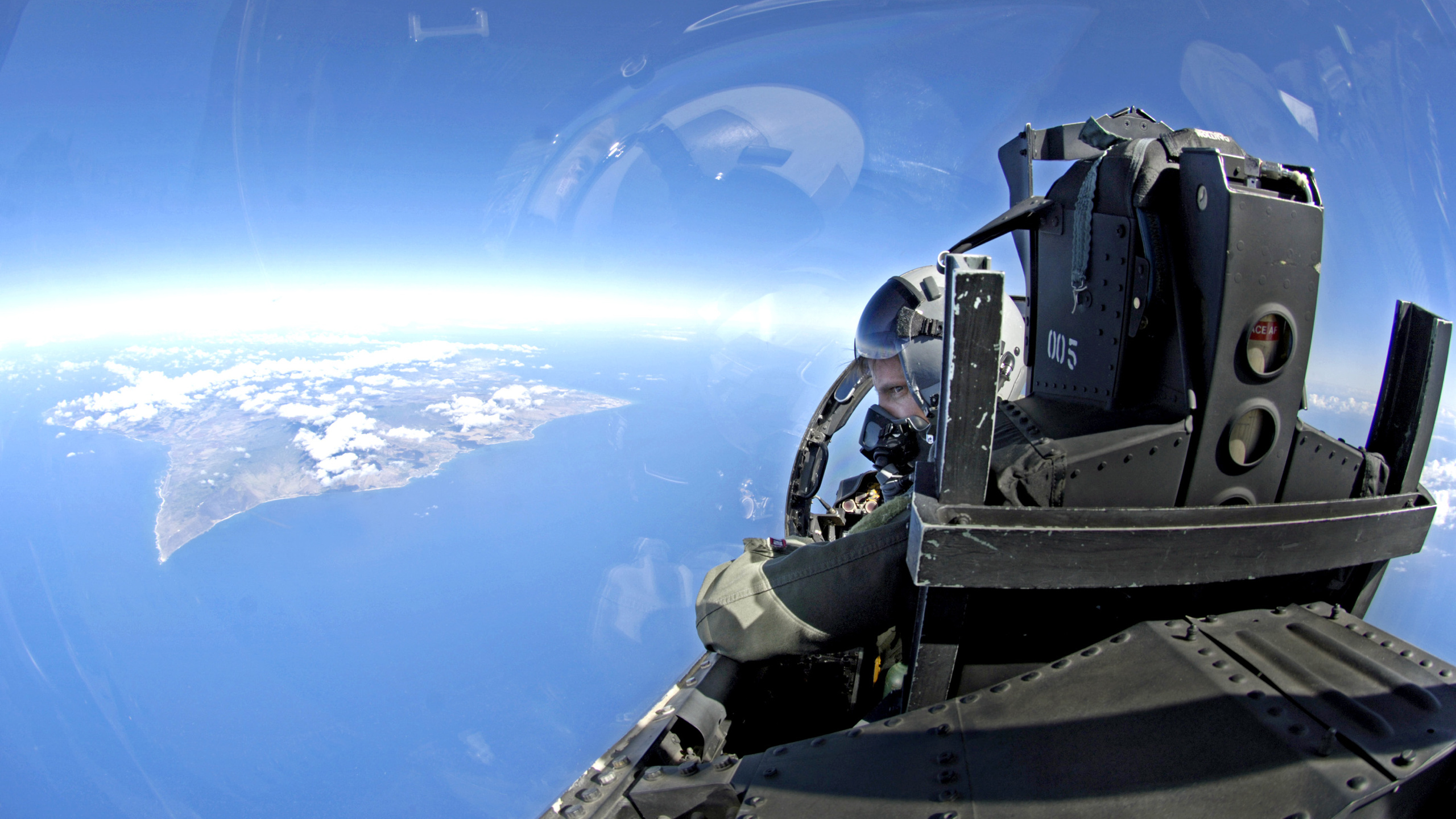 Black and Gray Space Ship on Blue Sky. Wallpaper in 2560x1440 Resolution