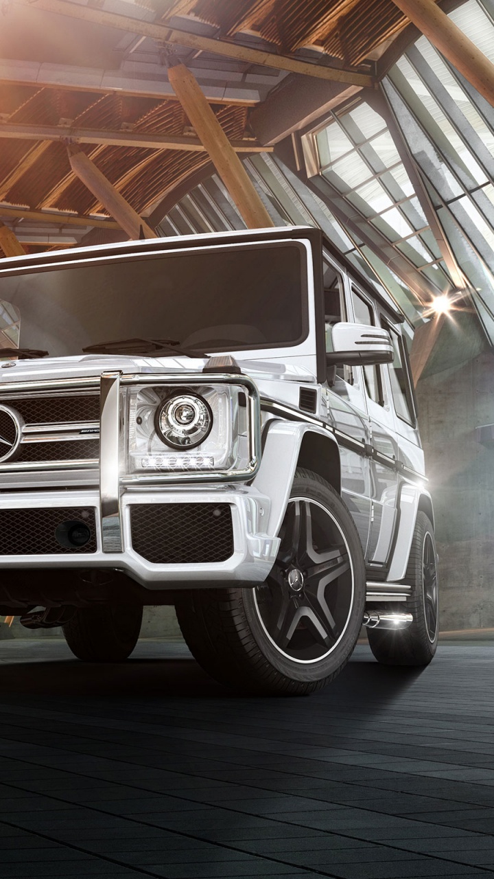 Coche Chevrolet Blanco en Garaje. Wallpaper in 720x1280 Resolution