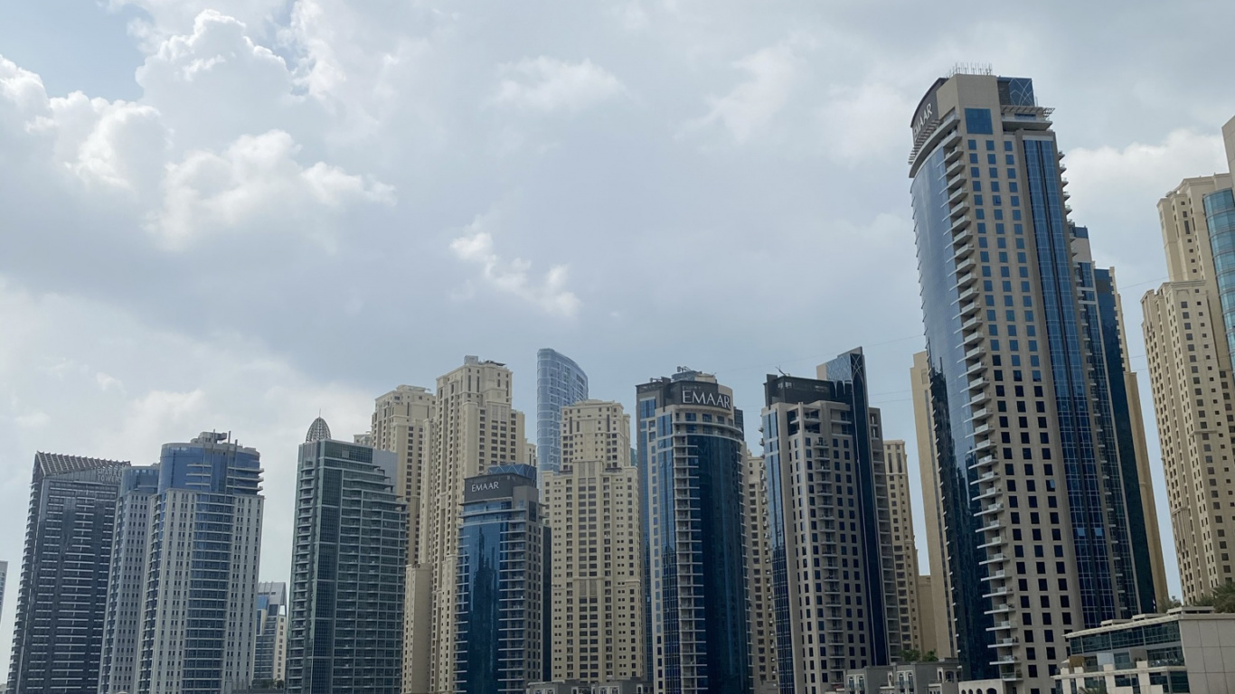 Wolkenkratzer, Wasser, Tageszeit, Tower Block, Eigenschaft. Wallpaper in 1366x768 Resolution