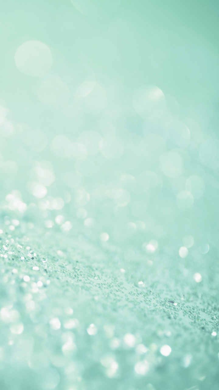 Gotas de Agua Sobre la Superficie Verde. Wallpaper in 720x1280 Resolution