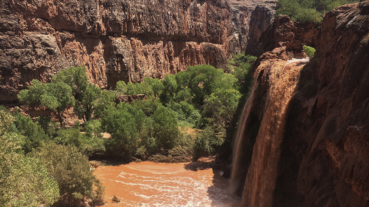 Brown Rocky Mountain With Green Trees. Wallpaper in 1280x720 Resolution