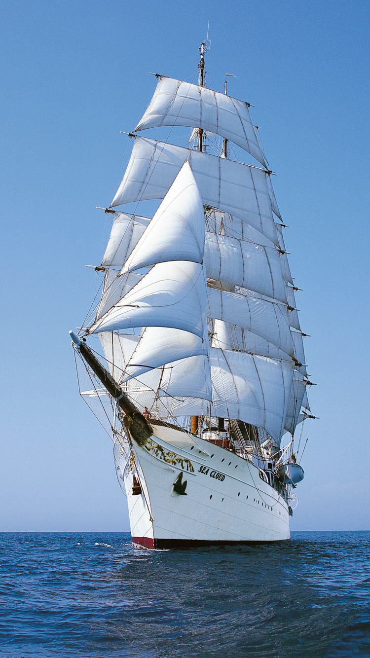 Velero Blanco en el Mar Durante el Día. Wallpaper in 750x1334 Resolution