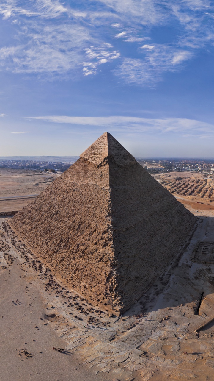 Pyramide Sur Sable Brun Sous Ciel Bleu Pendant la Journée. Wallpaper in 720x1280 Resolution