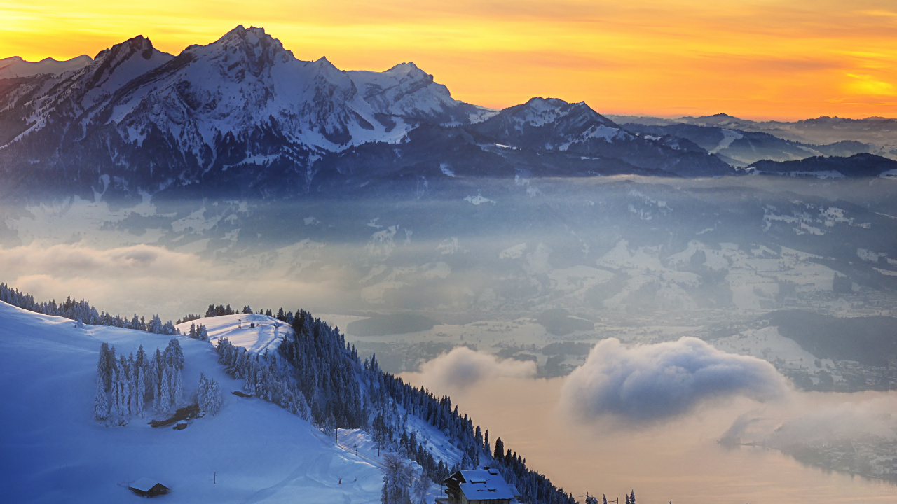 Schneebedeckter Berg Unter Bewölktem Himmel Tagsüber. Wallpaper in 1280x720 Resolution