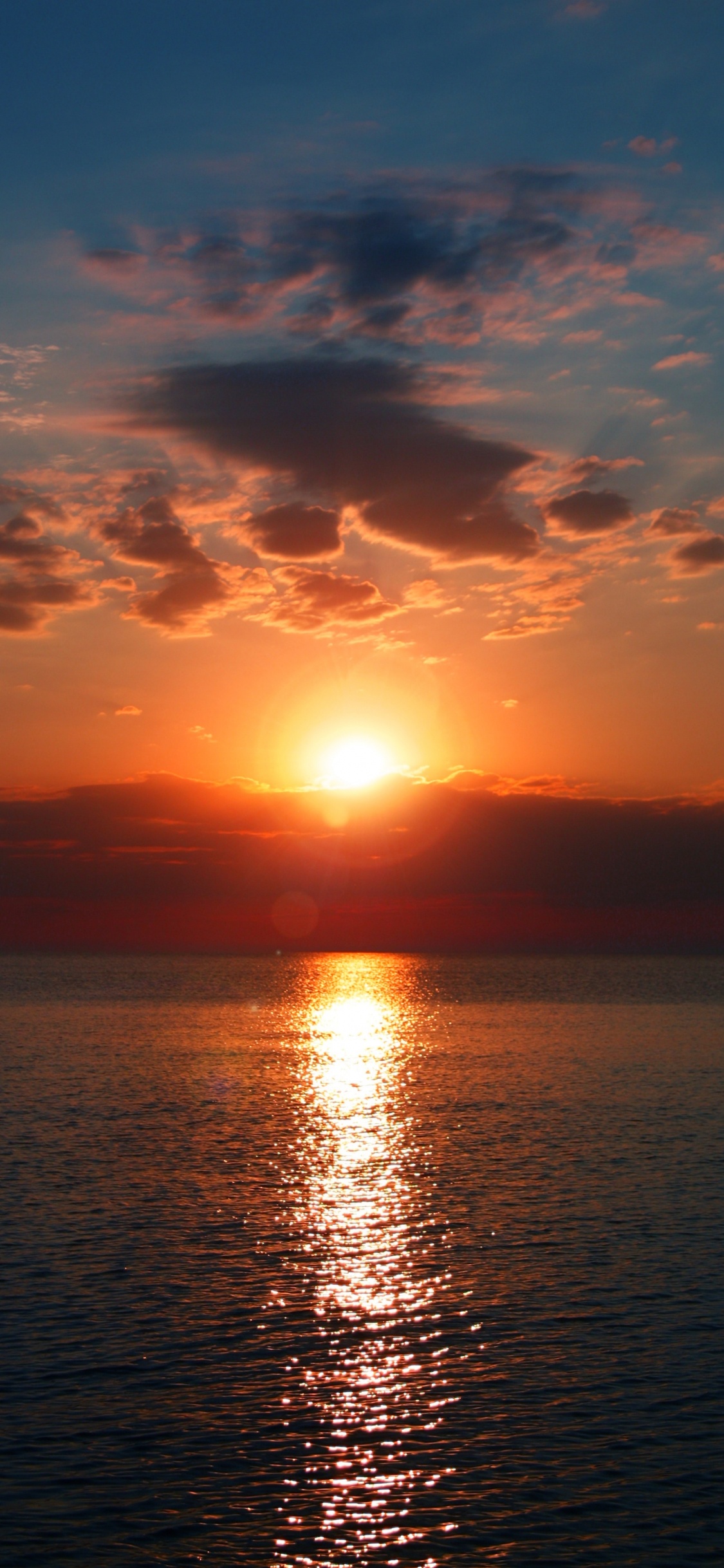 Goldene Stunde Sonnenuntergang, Sonnenuntergang, Goldene Stunde, Cloud, Wasser. Wallpaper in 1125x2436 Resolution