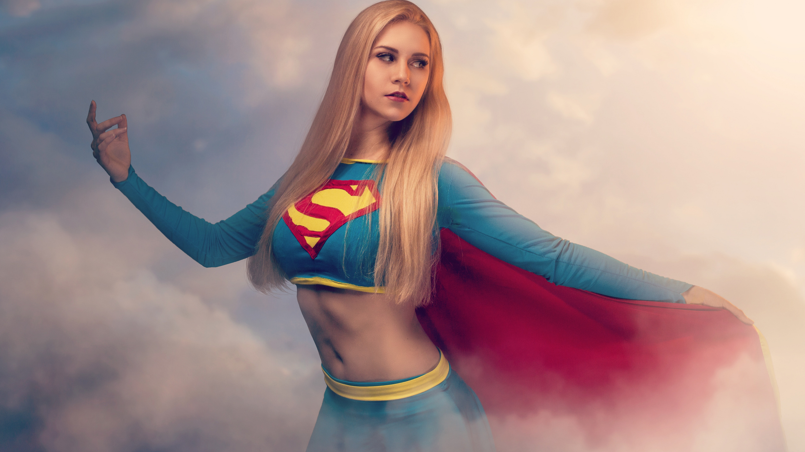 Cosplay, Supergirl, Schönheit, Lange Haare, Blonde. Wallpaper in 2560x1440 Resolution