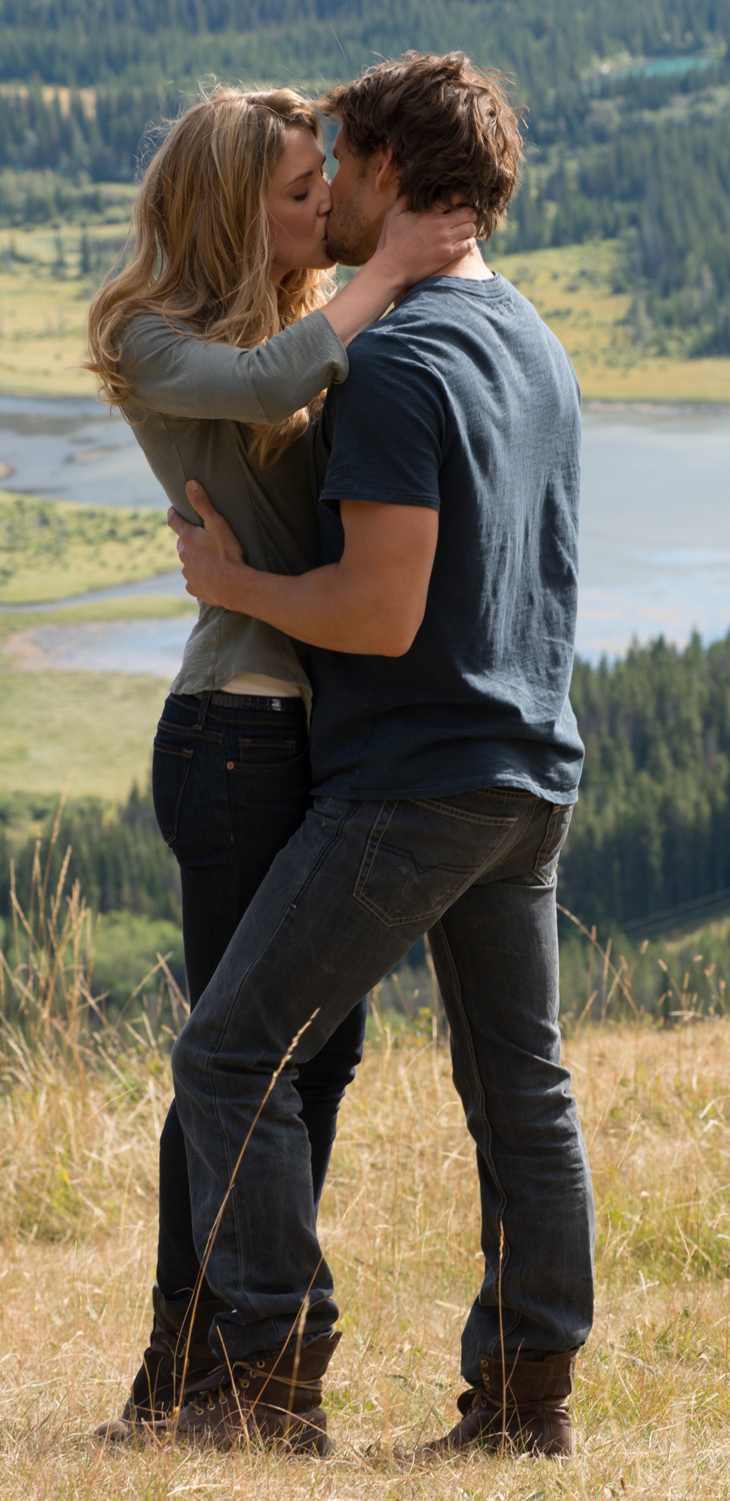 People in Nature, Interaction, Love, Grassland, Romance. Wallpaper in 1440x2960 Resolution