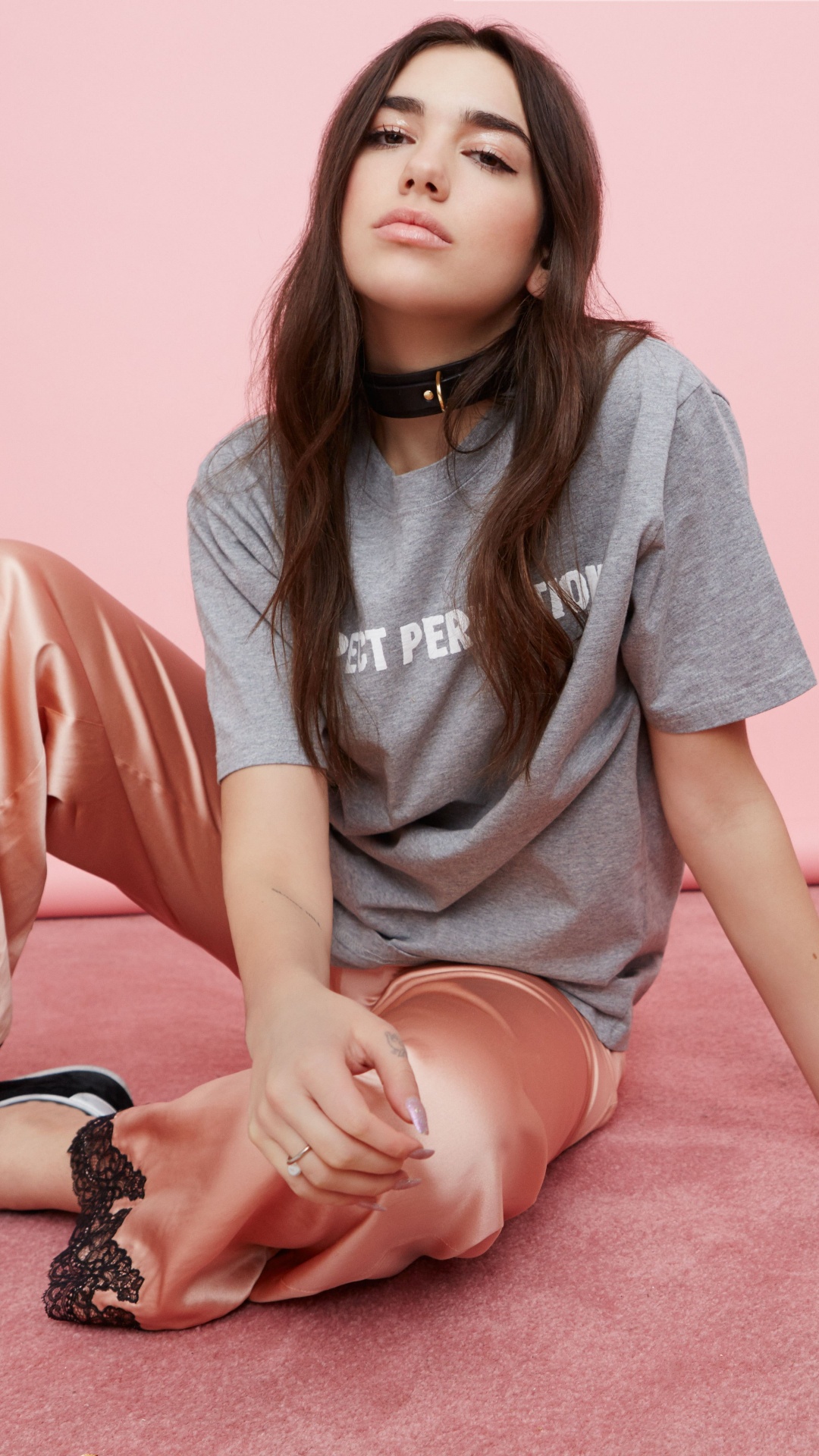 Dua Lipa, Rosa, Piel, Pierna, Sesión. Wallpaper in 1080x1920 Resolution