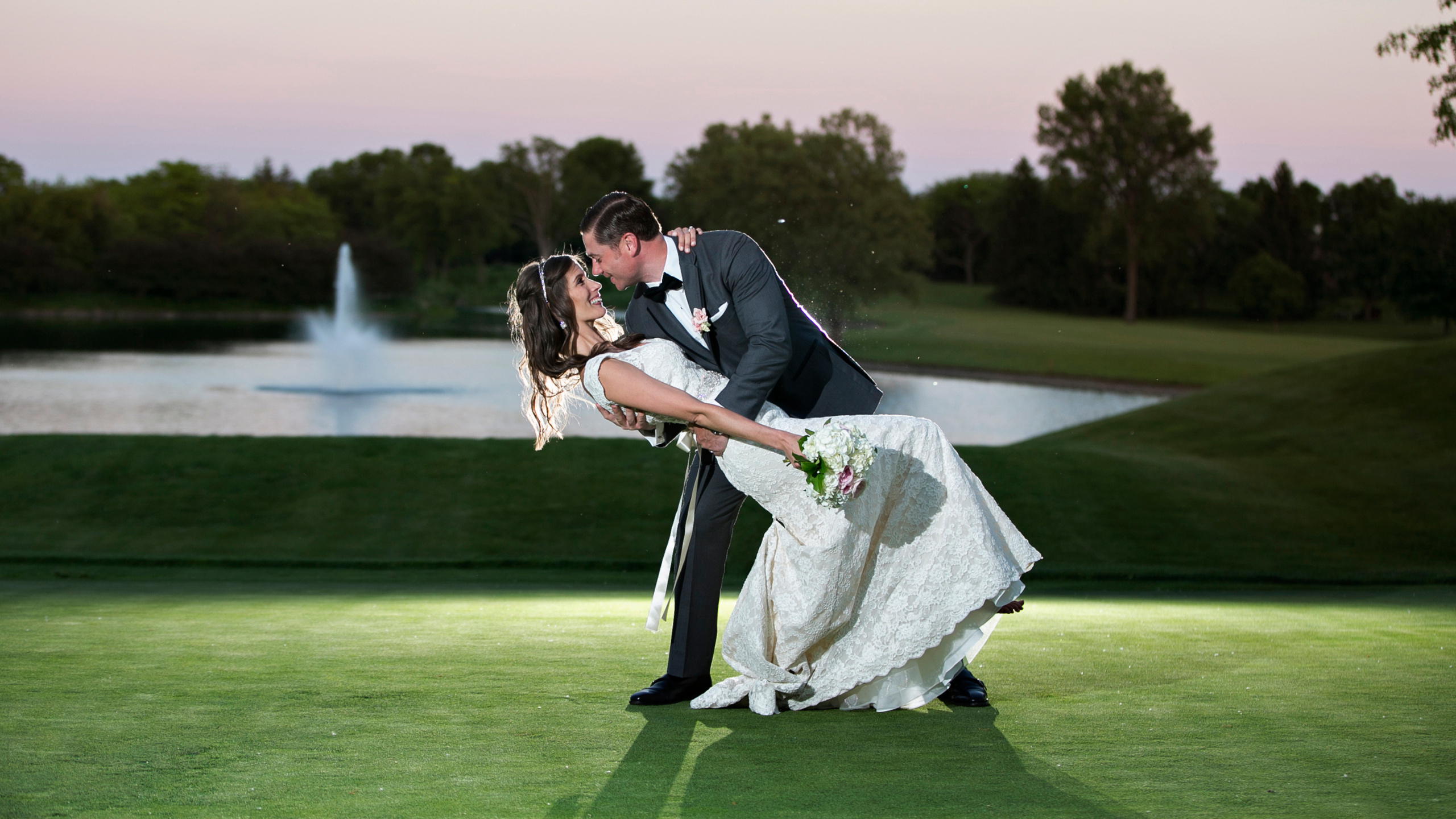 Bridegroom, Bride, Wedding, Golf Club, Ceremony. Wallpaper in 2560x1440 Resolution