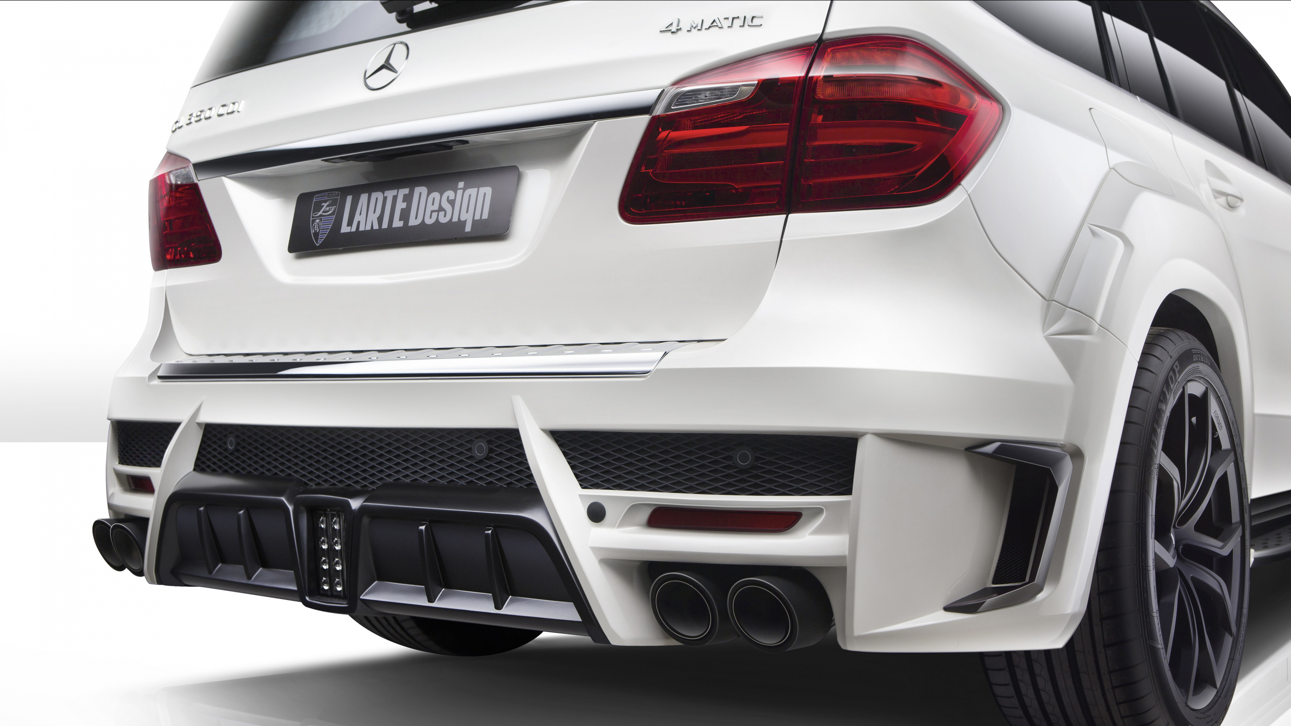 Porsche 911 Blanche Sur Fond Blanc. Wallpaper in 2560x1440 Resolution