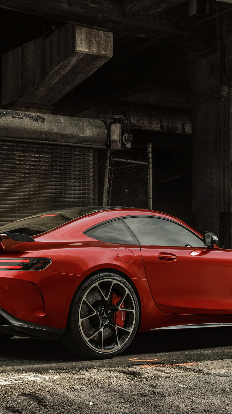 Ferrari 458 Italia Rouge Garée à Côté D'un Bâtiment en Bois Brun. Wallpaper in 750x1334 Resolution