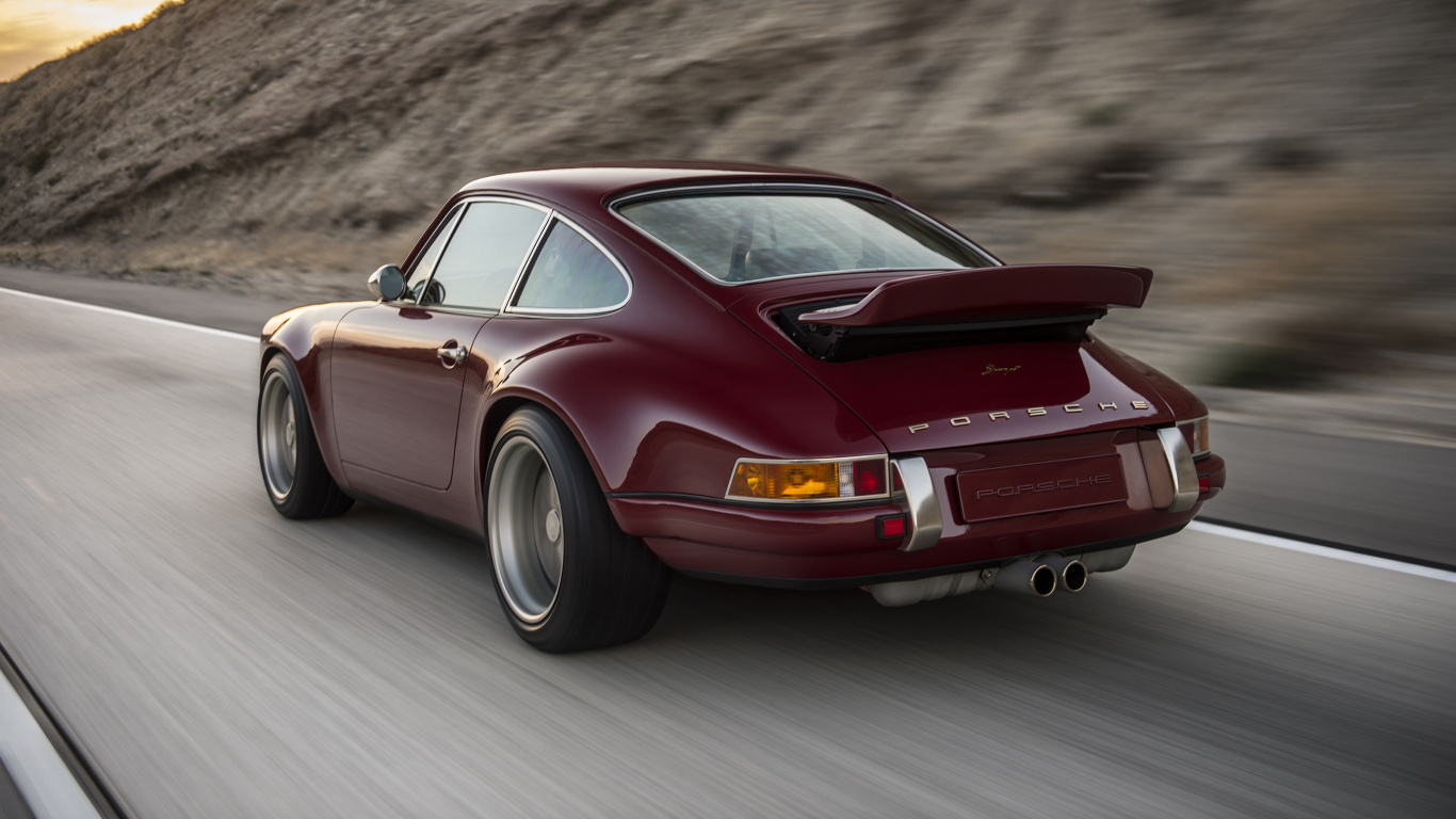 Roter Chevrolet Camaro Tagsüber Unterwegs. Wallpaper in 1366x768 Resolution