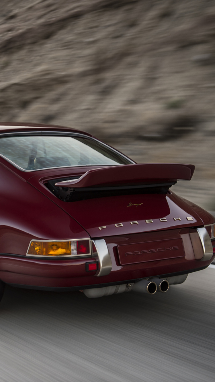 Chevrolet Camaro Rouge Sur Route Pendant la Journée. Wallpaper in 750x1334 Resolution