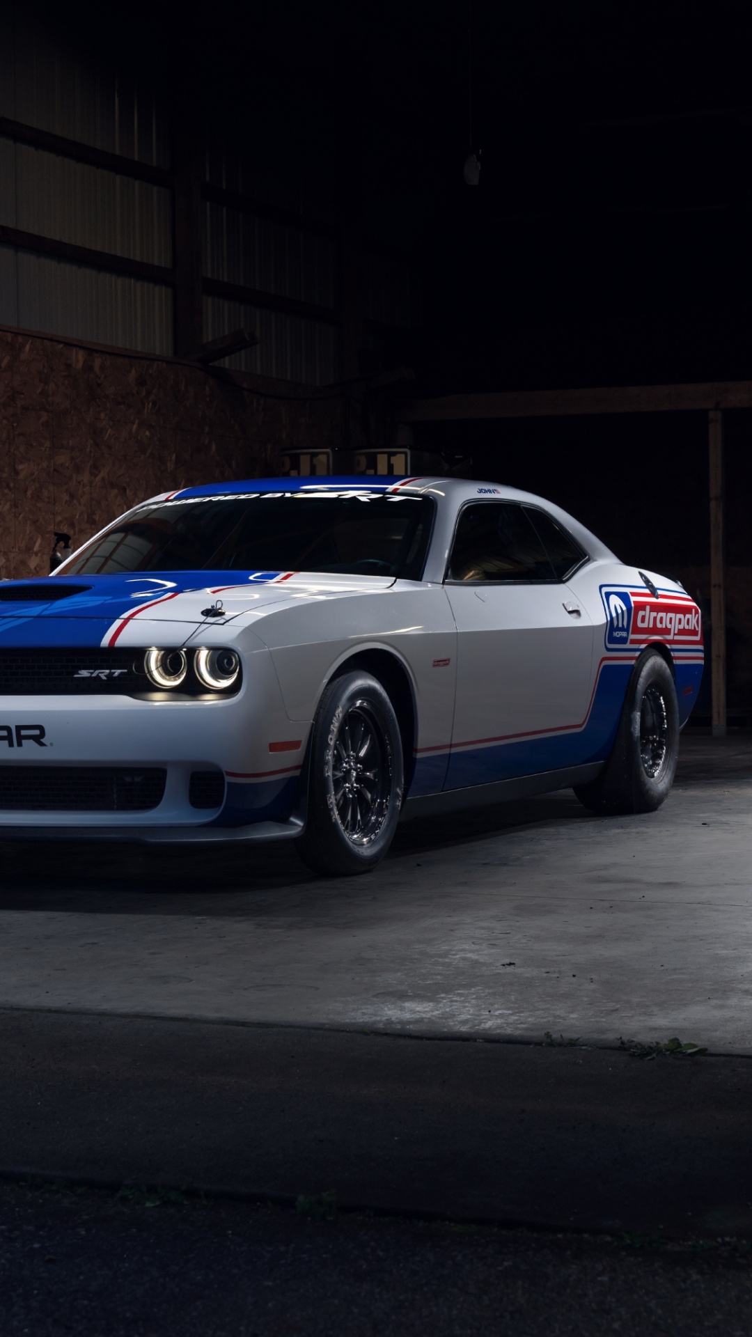 Bmw m 3 Coupé Bleu et Blanc Garé Sur le Trottoir Pendant la Journée. Wallpaper in 1080x1920 Resolution