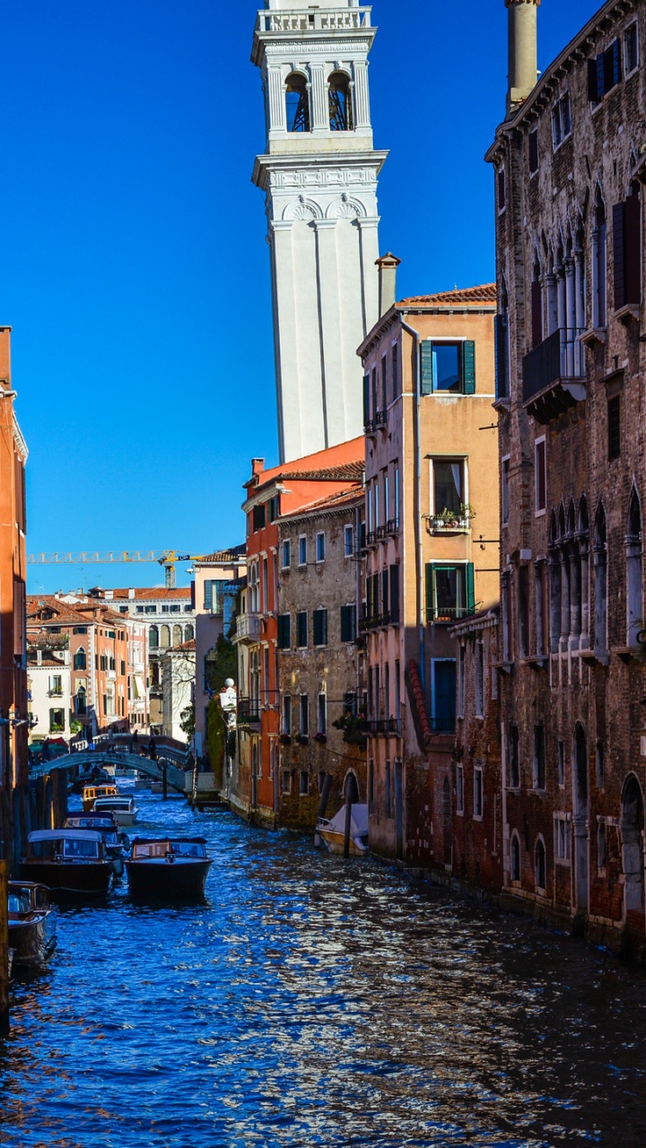River Between Brown Concrete Buildings During Daytime. Wallpaper in 720x1280 Resolution