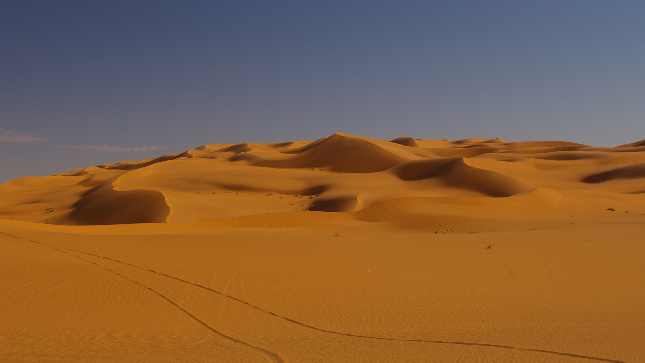 Desert Under Blue Sky During Daytime. Wallpaper in 1280x720 Resolution