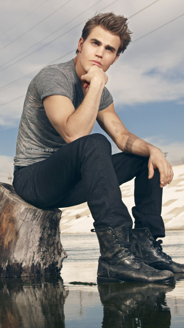 Paul Wesley, le Journal D'un Vampire, Stefan Salvatore, Eau, Jeans. Wallpaper in 750x1334 Resolution