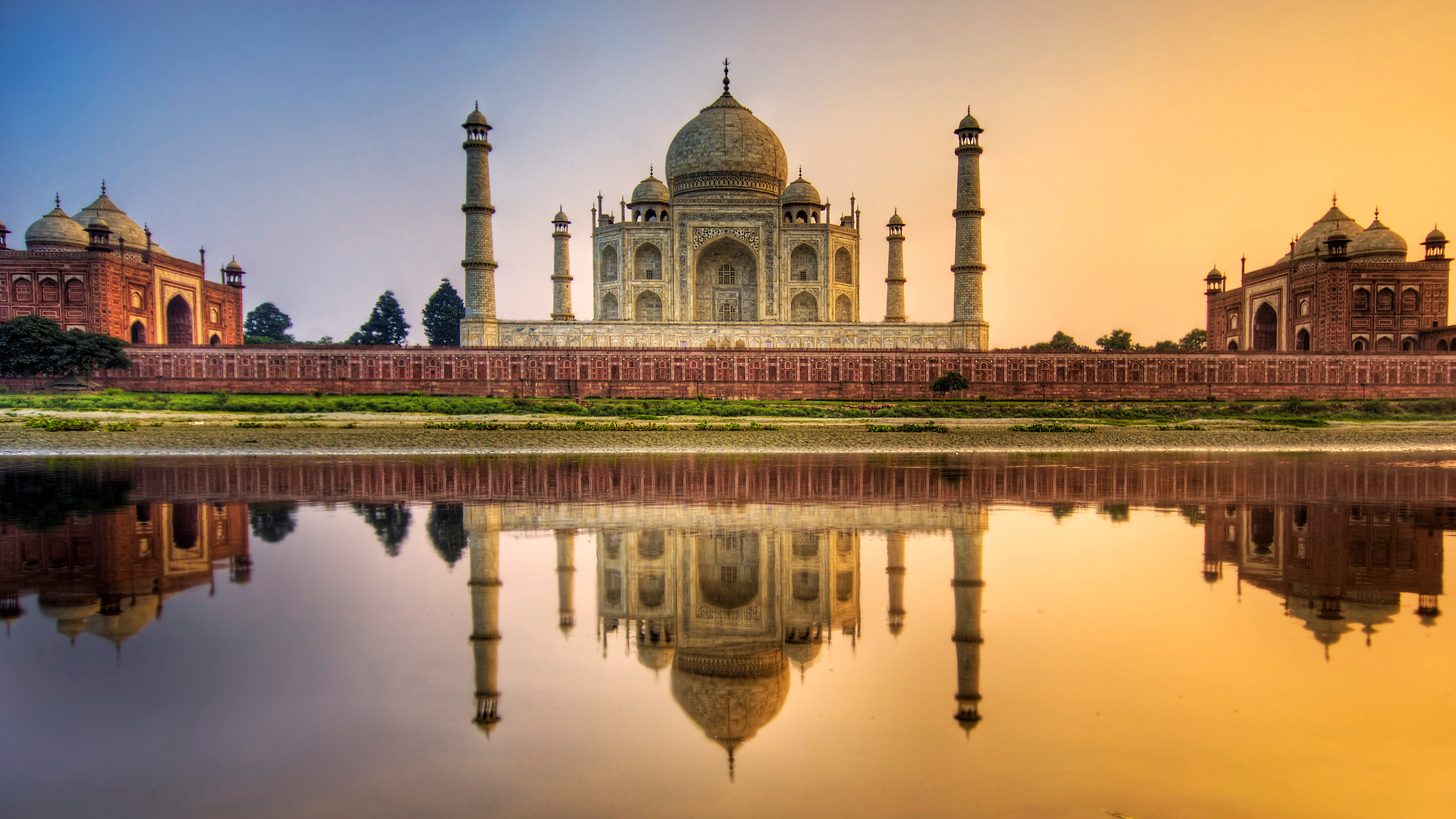 White and Brown Dome Building Near Body of Water During Daytime. Wallpaper in 3840x2160 Resolution