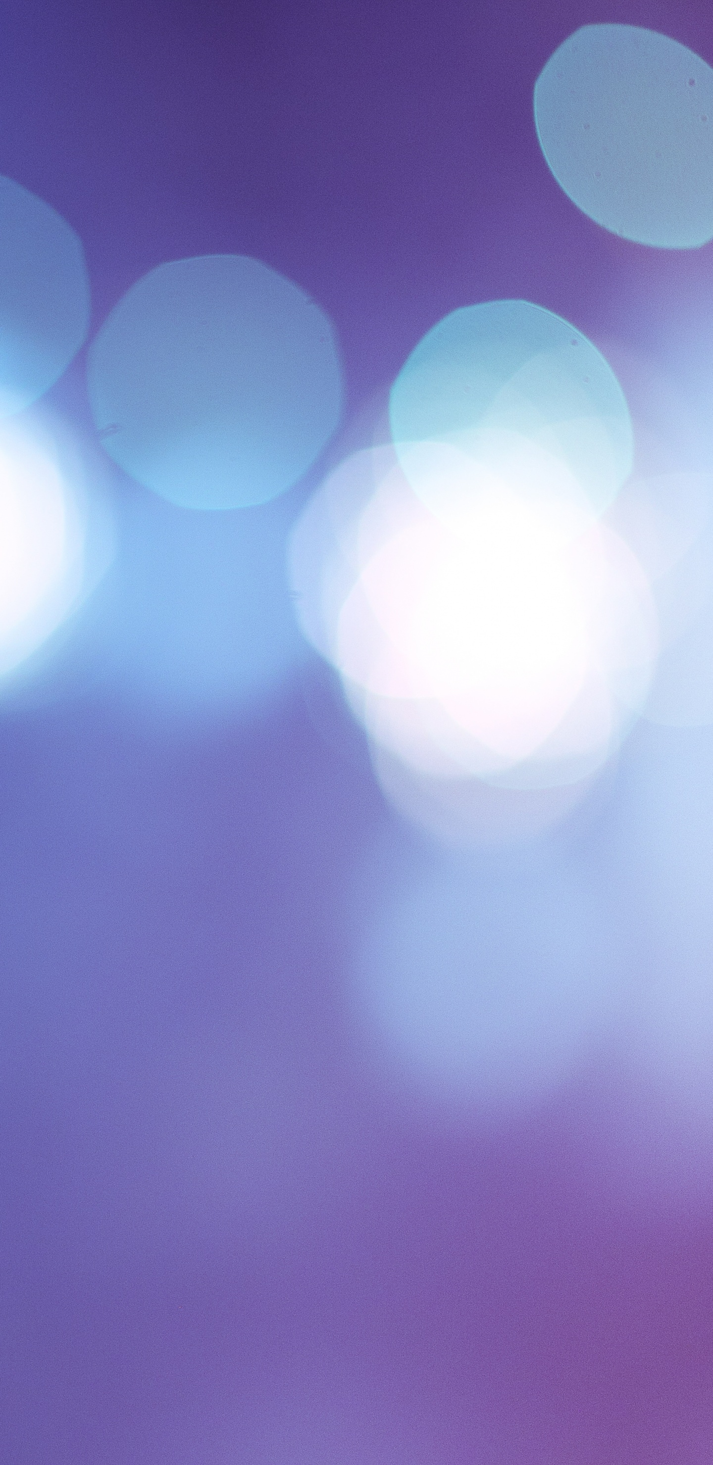 Lila Und Weiße Bokeh-Lichter. Wallpaper in 1440x2960 Resolution