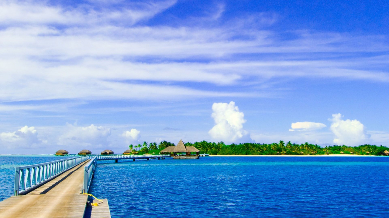 Blue Sea Under Blue Sky and White Clouds During Daytime. Wallpaper in 1280x720 Resolution