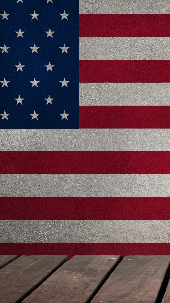 Nous un Drapeau Sur un Plancher en Bois Marron. Wallpaper in 720x1280 Resolution