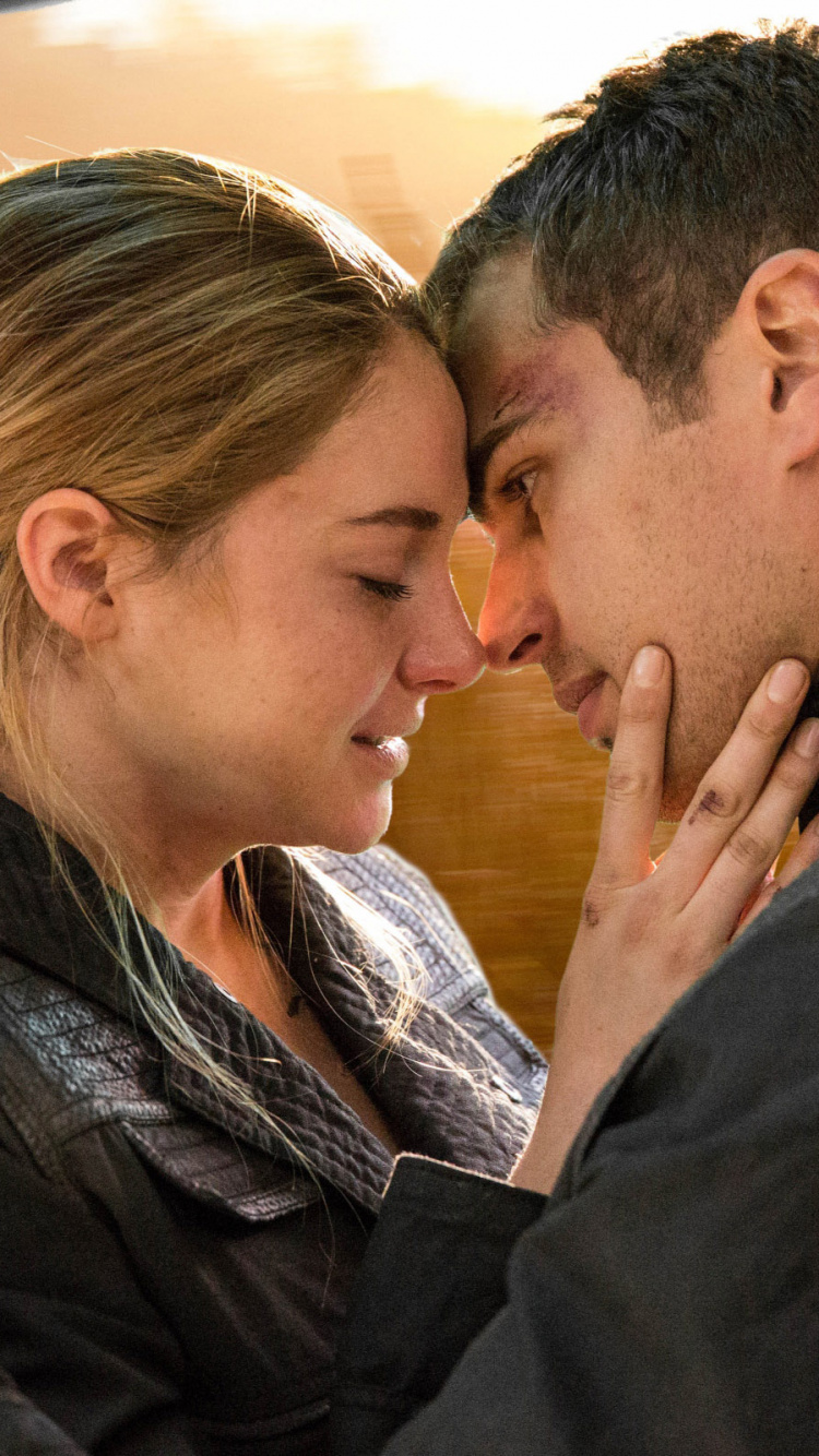 Homme et Femme S'embrassant Pendant la Journée. Wallpaper in 750x1334 Resolution