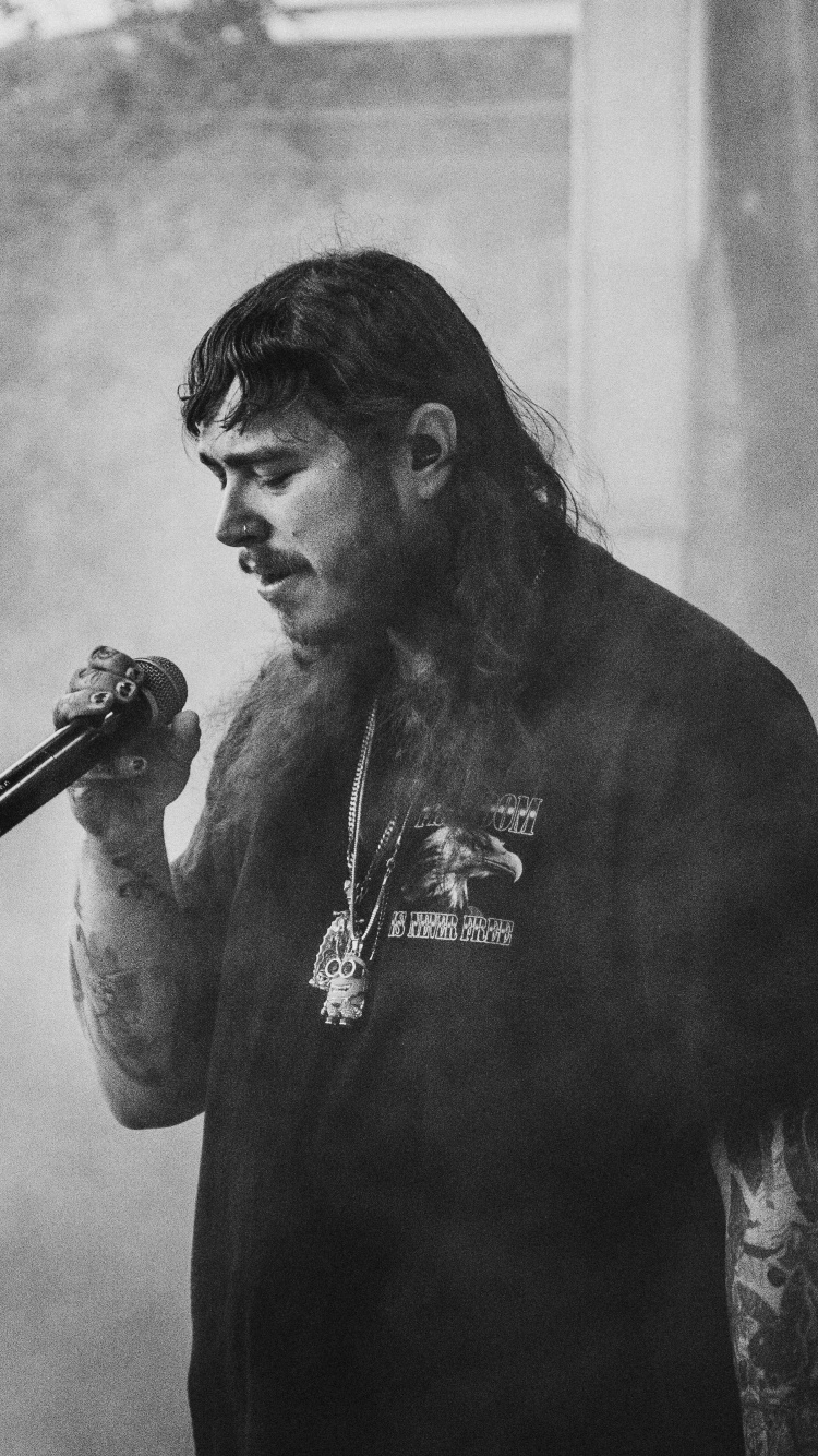 Post Malone, Negro, Blanco, Micrófono, Monocromo. Wallpaper in 750x1334 Resolution