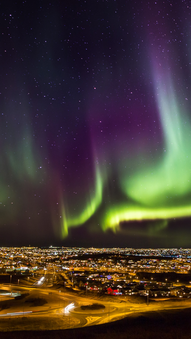 Luces de Aurora Azul y Verde. Wallpaper in 750x1334 Resolution