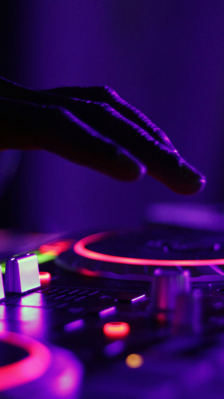 Electronic Dance Music, Musician, Disc Jockey, Entertainment, Deejay. Wallpaper in 750x1334 Resolution