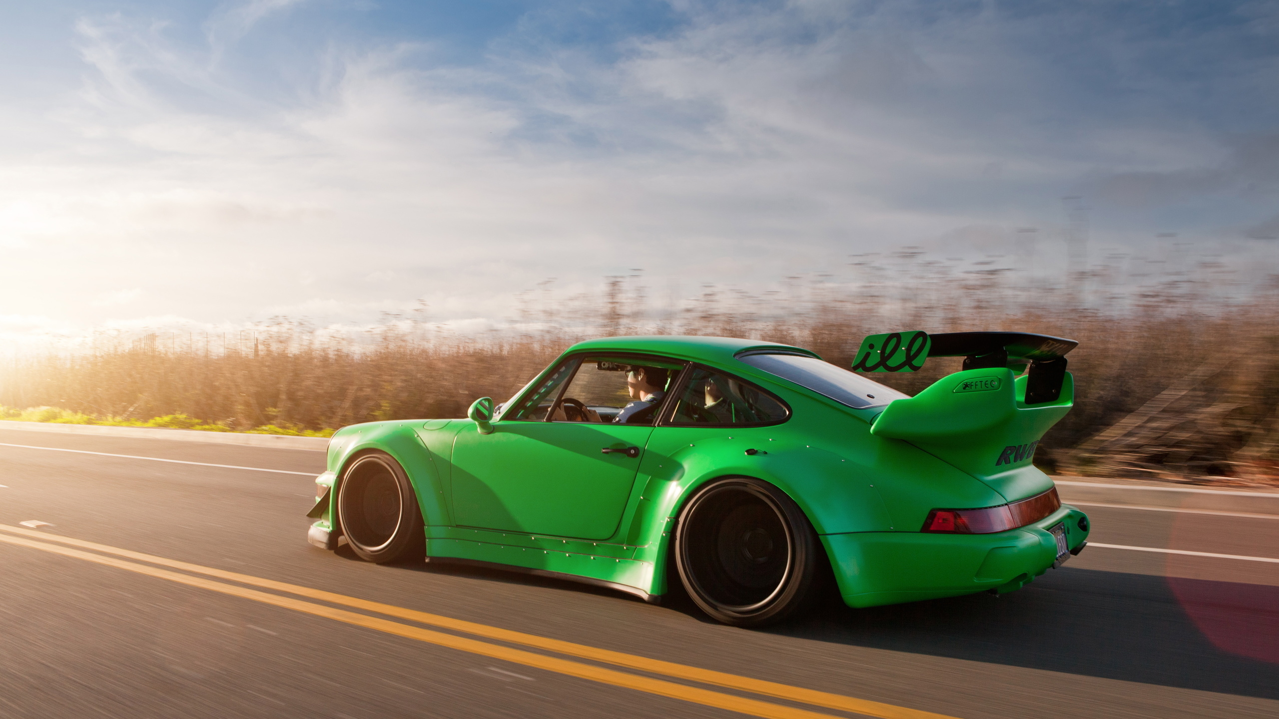 Green Volkswagen Beetle on Road During Daytime. Wallpaper in 2560x1440 Resolution