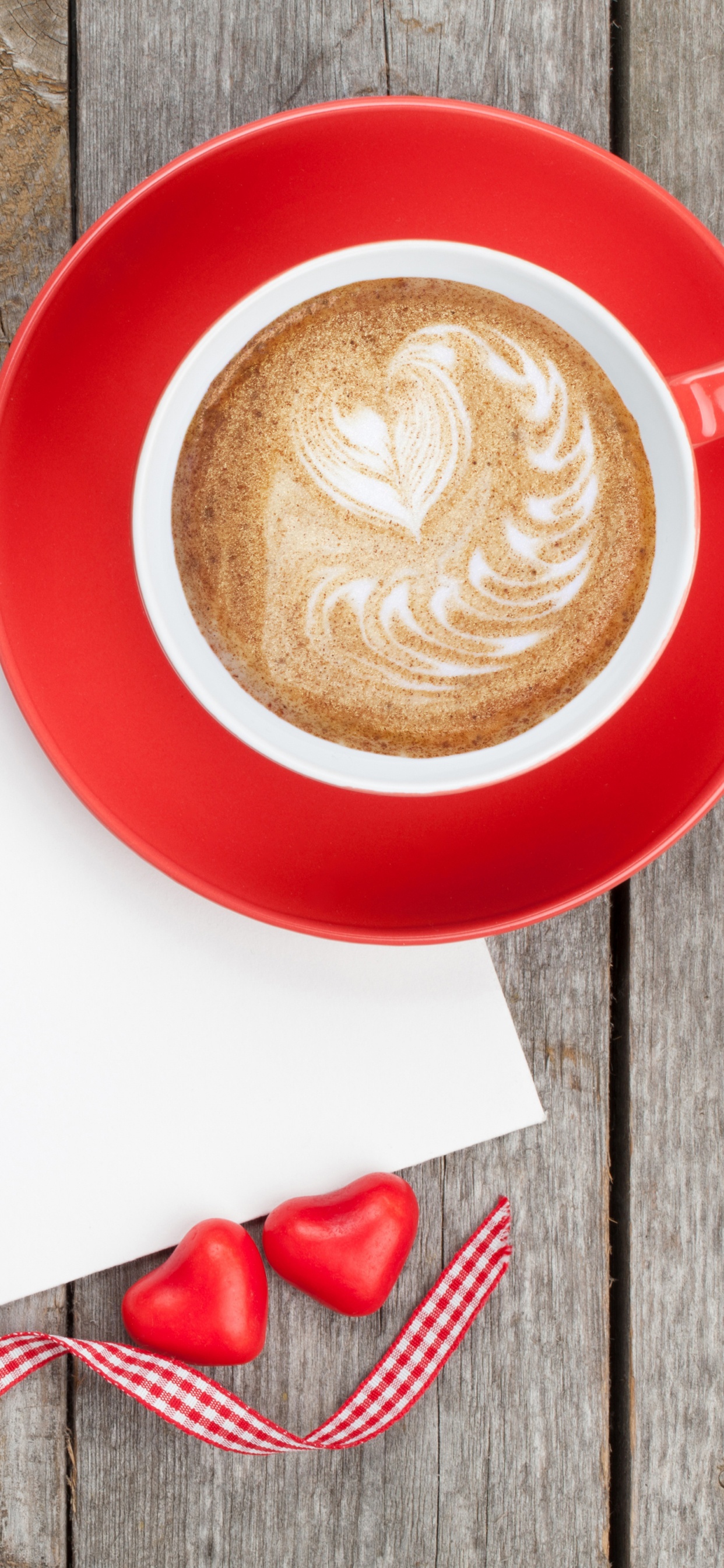 Weiße Und Rote Keramiktasse Auf Rotem Keramikteller. Wallpaper in 1242x2688 Resolution