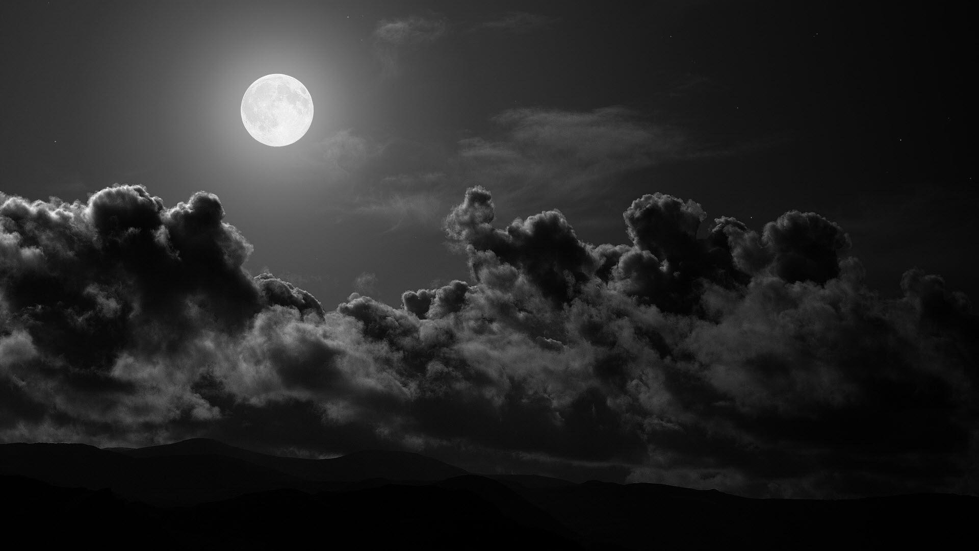 Foto en Escala de Grises de la Luna y Las Nubes. Wallpaper in 1920x1080 Resolution