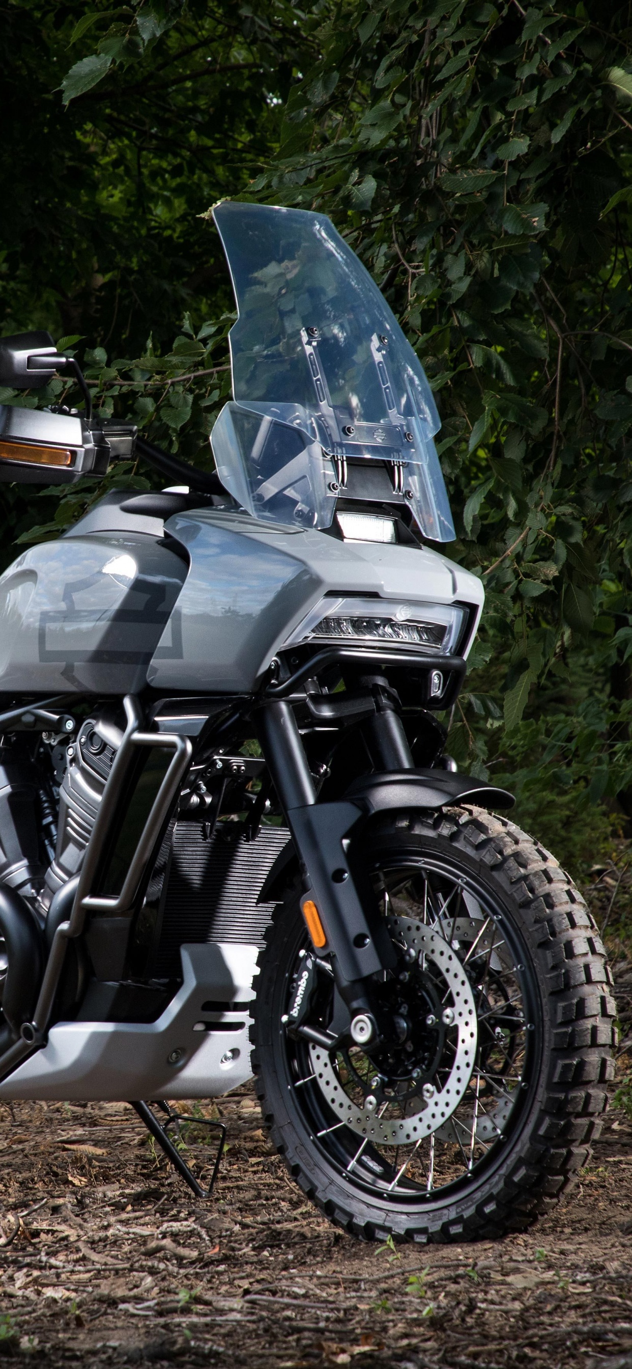 Black and Gray Sports Bike. Wallpaper in 1242x2688 Resolution