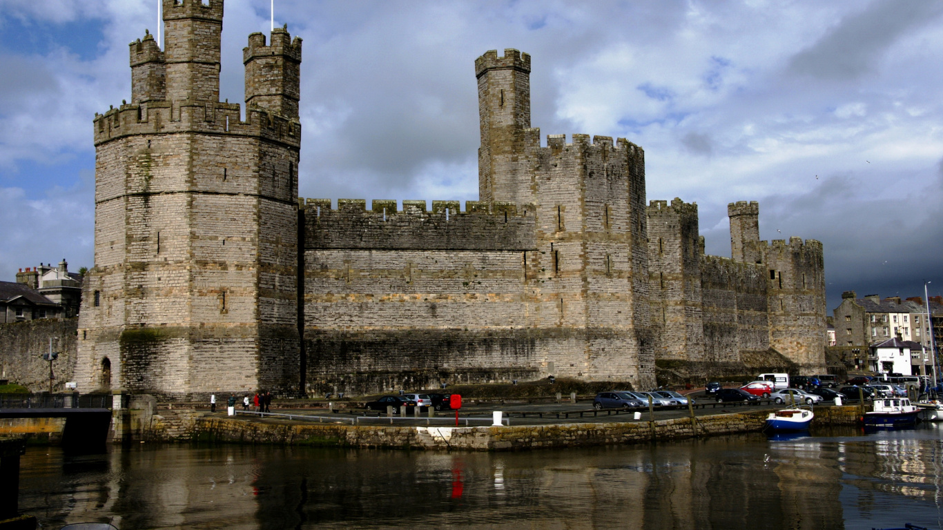 Château de Béton Gris Sous Ciel Nuageux Pendant la Journée. Wallpaper in 1366x768 Resolution