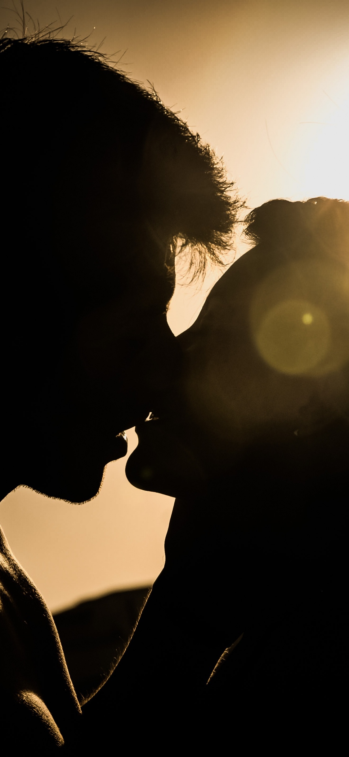 Beso, Romanticismo, Pareja, Afición, Retroiluminación. Wallpaper in 1125x2436 Resolution