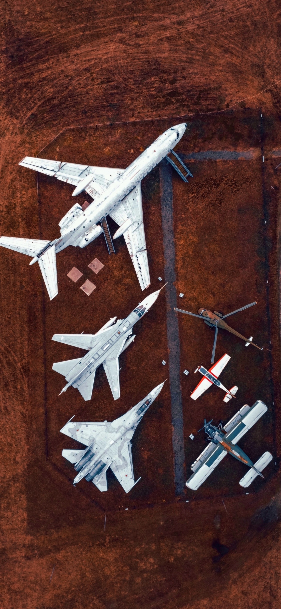 Flug, Düsenflugzeug, Fluggesellschaft, Transport, Luftcharter. Wallpaper in 1125x2436 Resolution