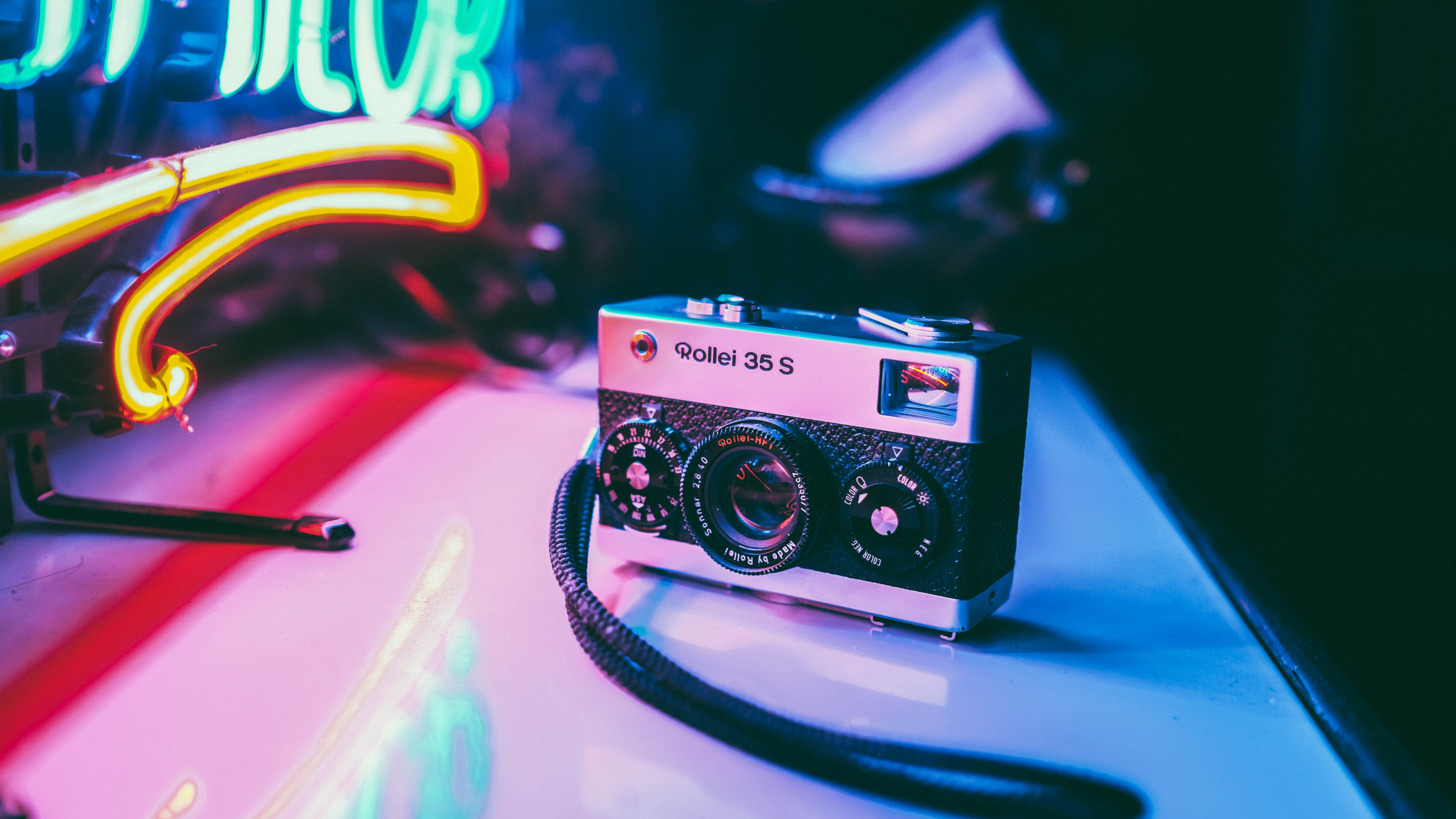 Black and Silver Camera on Table. Wallpaper in 3840x2160 Resolution