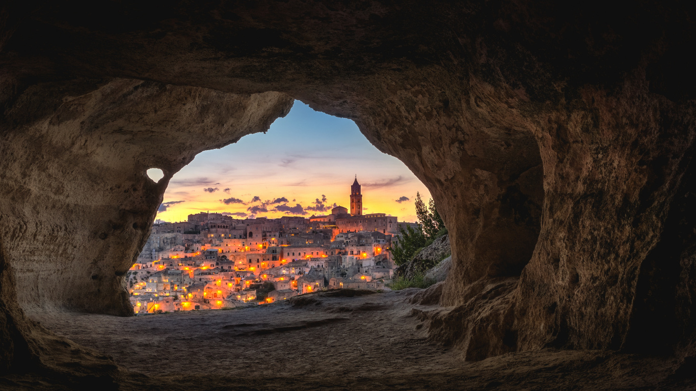 Cueva Cerca Del Cuerpo de Agua Durante la Puesta de Sol. Wallpaper in 1366x768 Resolution