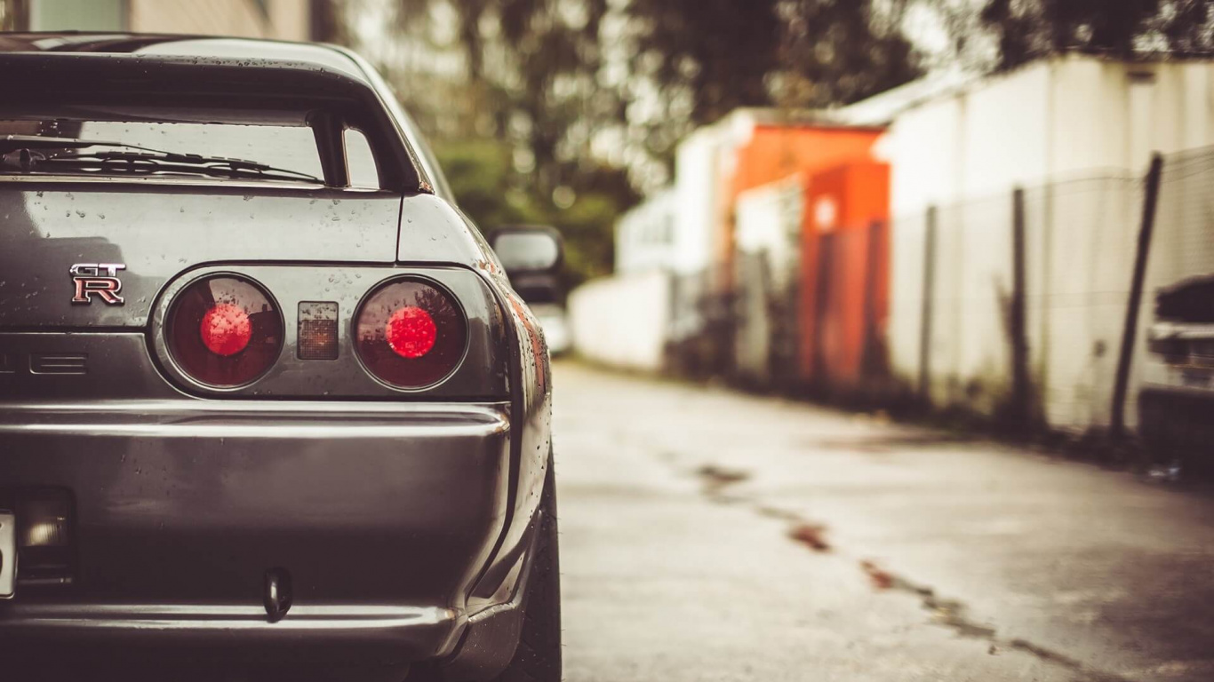 Voiture Noire Sur Route Pendant la Journée. Wallpaper in 1366x768 Resolution
